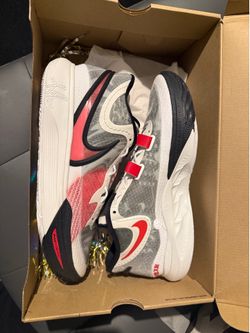 Kyrie 8 size 11.5