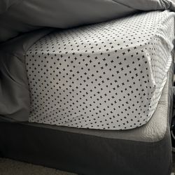 Queen mattress and box spring