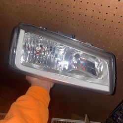 04-06 Chevy Silverado Headlights 