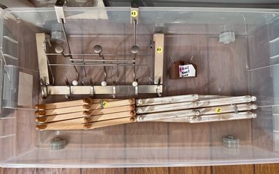 Over door and wall mounted hanger