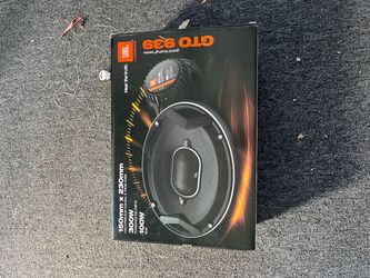 Car amp with speakers