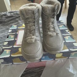 Sketchers Boots 7.5