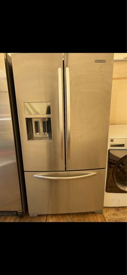Stainless steel refrigerator bottom freezer