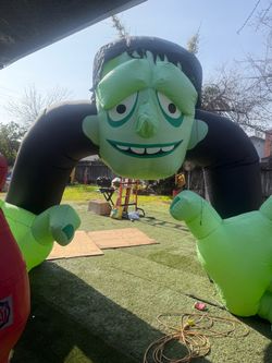 Inflable de Halloween Frankenstein es muy grande. Estoy pidiendo $50 por él o mejor oferta. Lo menos lo menos que lo dejo es en 40 no menos porque es 