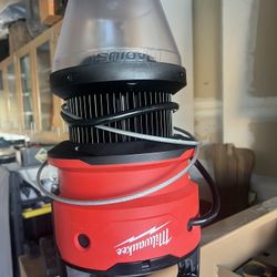 Milwaukee Radius 130W Temp Light 