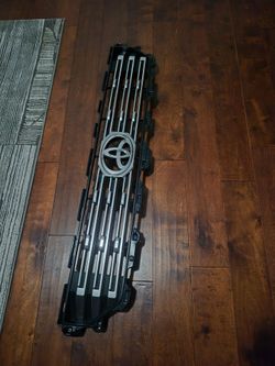 Toyota 4Runner Upper grille with emblem