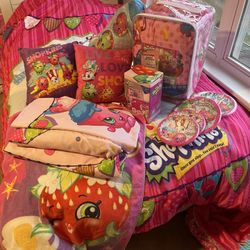 Shopkins Twin Comforter and Sheets new.  Used 2nd bedding Set and Other Items. New Party Items