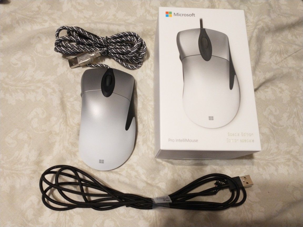 Microsoft Pro Intellimouse (Paracord cable, Kailh GM4.0 main switches)