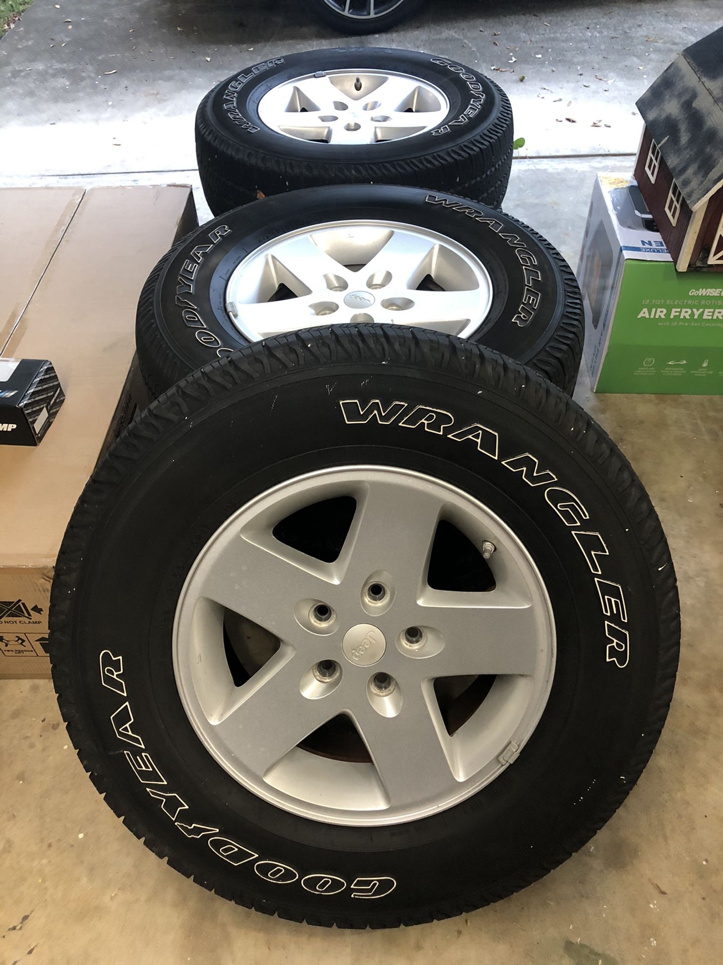 5-17” Jeep Wrangler wheels and tires with TPMS sensors