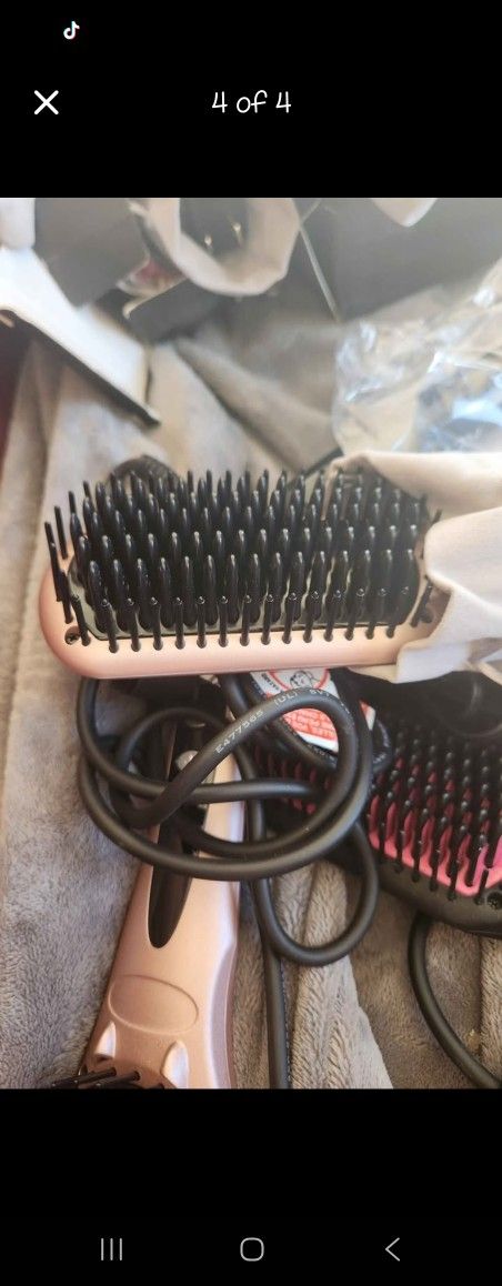 Hair Straightener Brush. New And Works Picture Shows On. Have 3 Left $10 Each Or2 $15