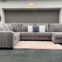 Huge Light Grey Sectional Couch Sofa From Ashley Furniture In Excellent Condition - FREE DELIVERY 🚛