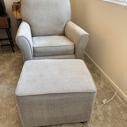 Nursery Glider/Rocker With ottoman 