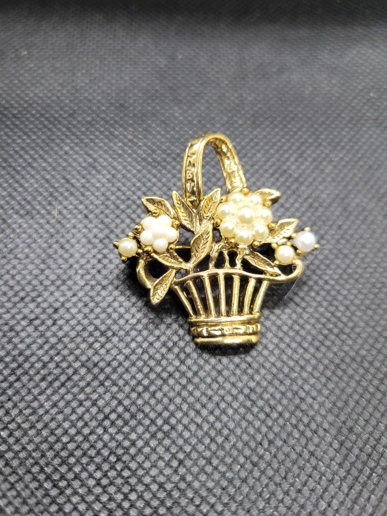 Gold With Faux Pearl Brooch 