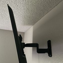 55 IN’ flat screen roku tv 