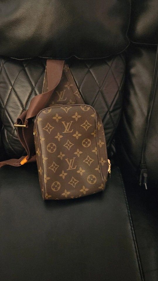 Shoulder Bag By Louis Vuitton