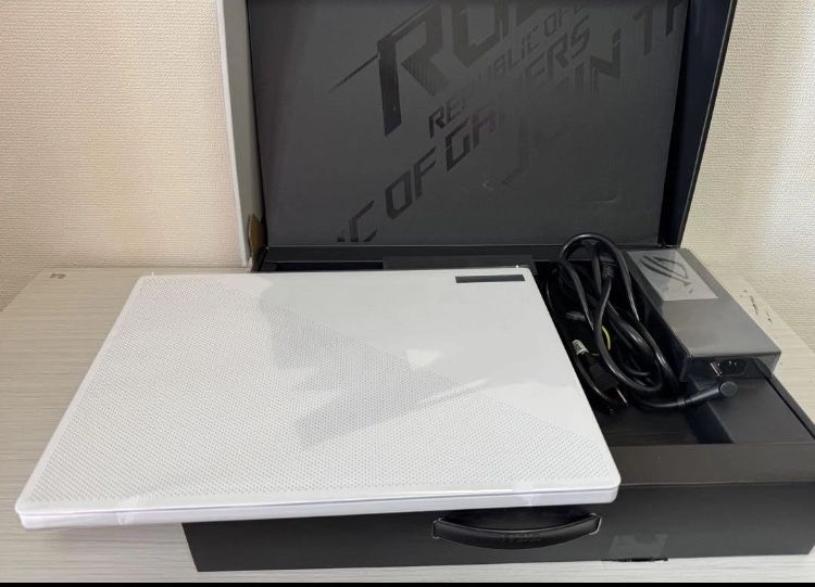 ROG Zephyrus G16 16" Moonlight White Laptop Intel i9