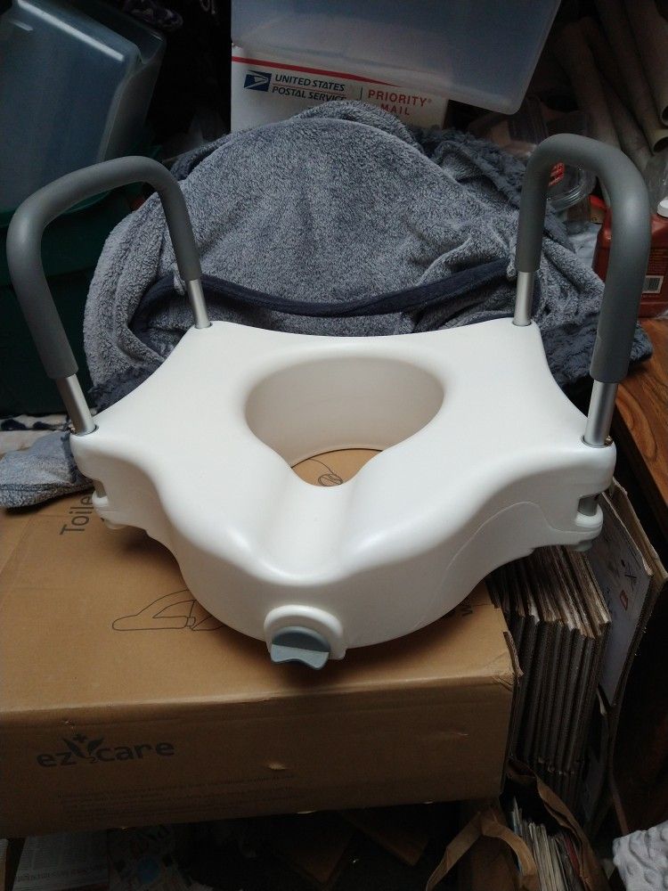 Toilet Seat Riser with Arms -like new