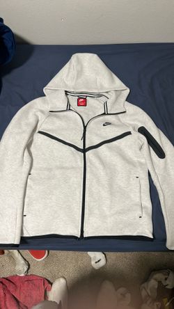 White nike tech