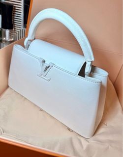LV Capucines East-West MM M23948