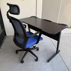 Game Desk With Chair New