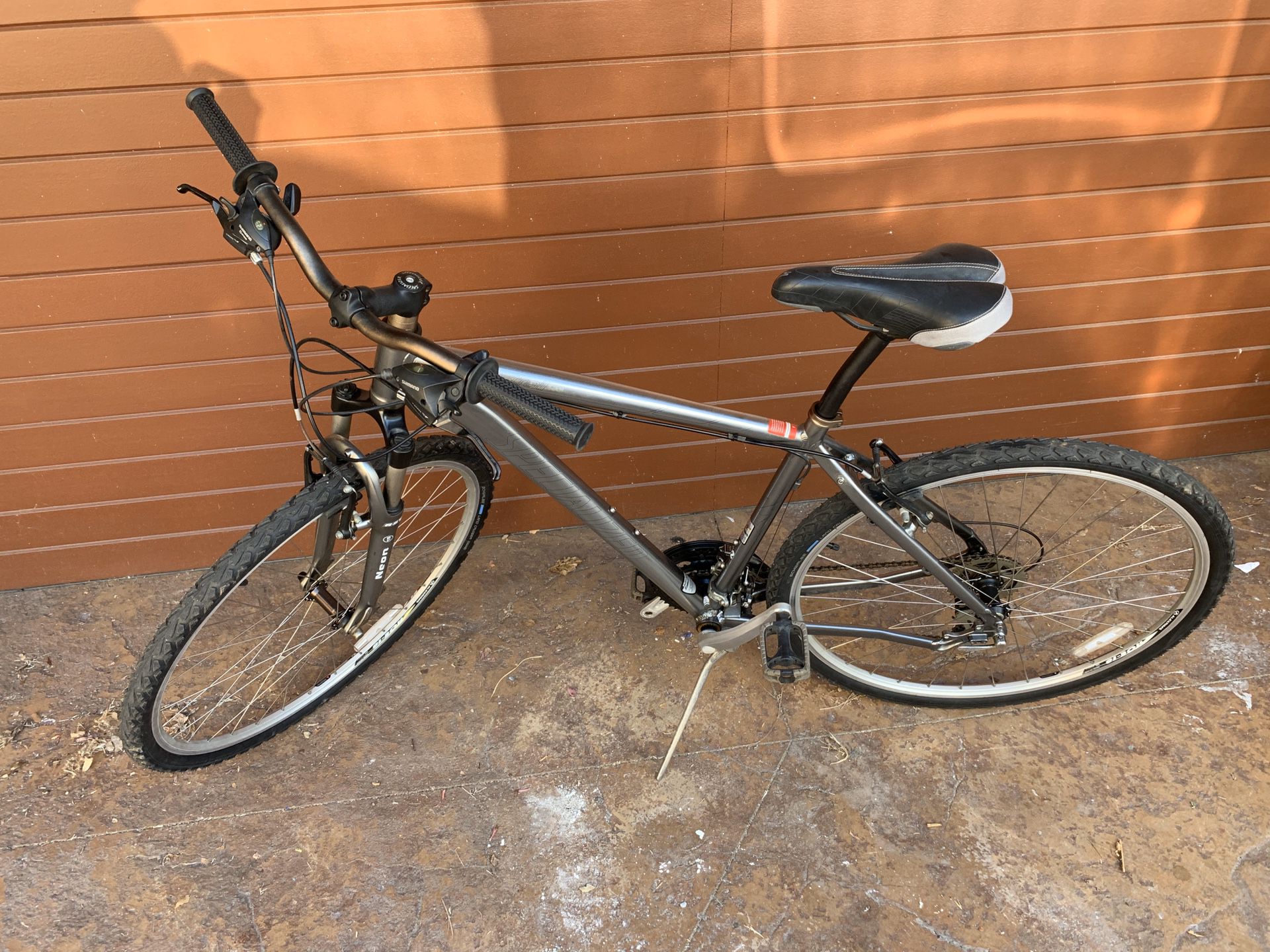specialized hybrid bicycle