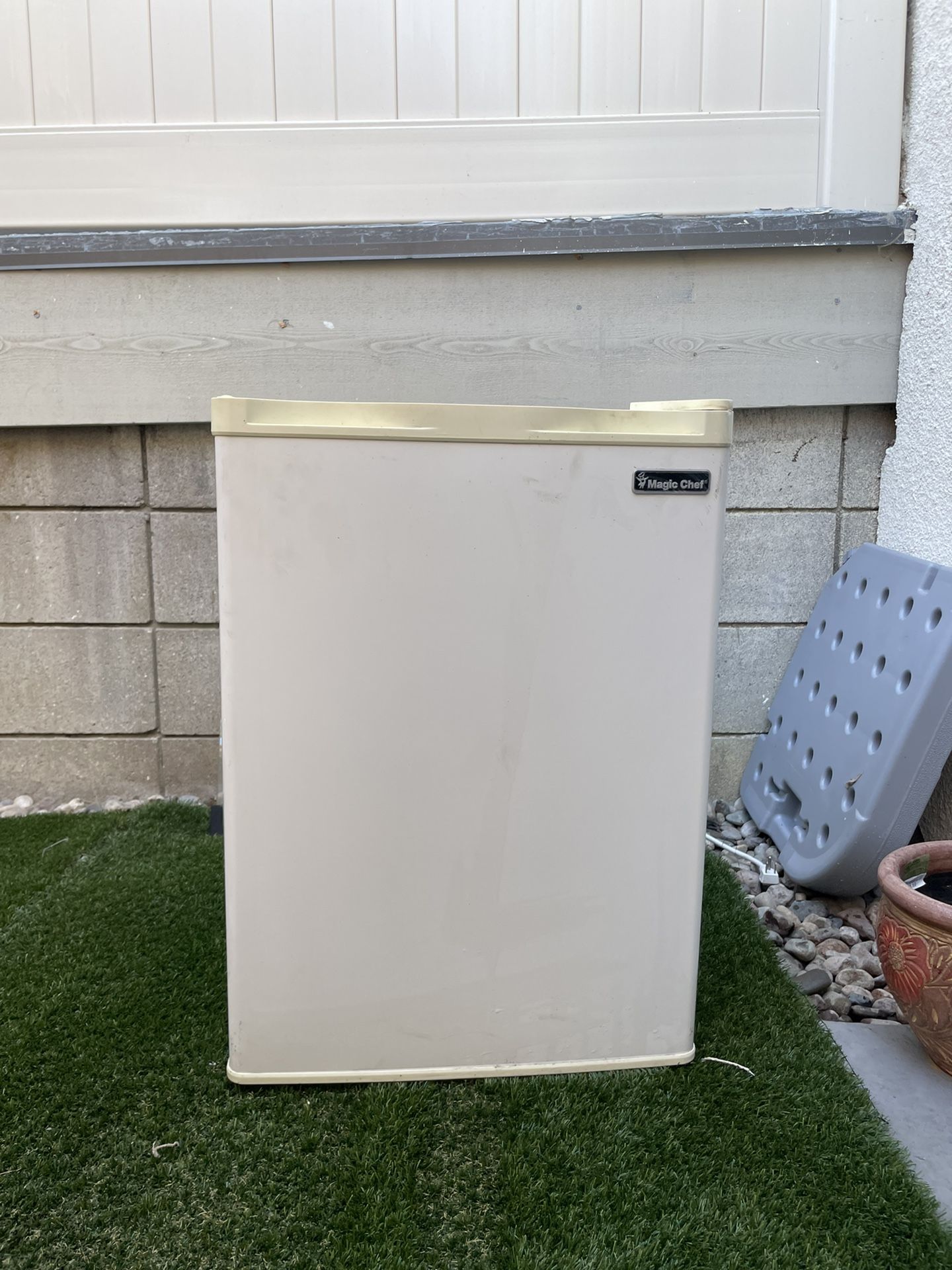 White Mini Fridge With Freezer