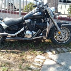 Suzuki Motorcycle 900$