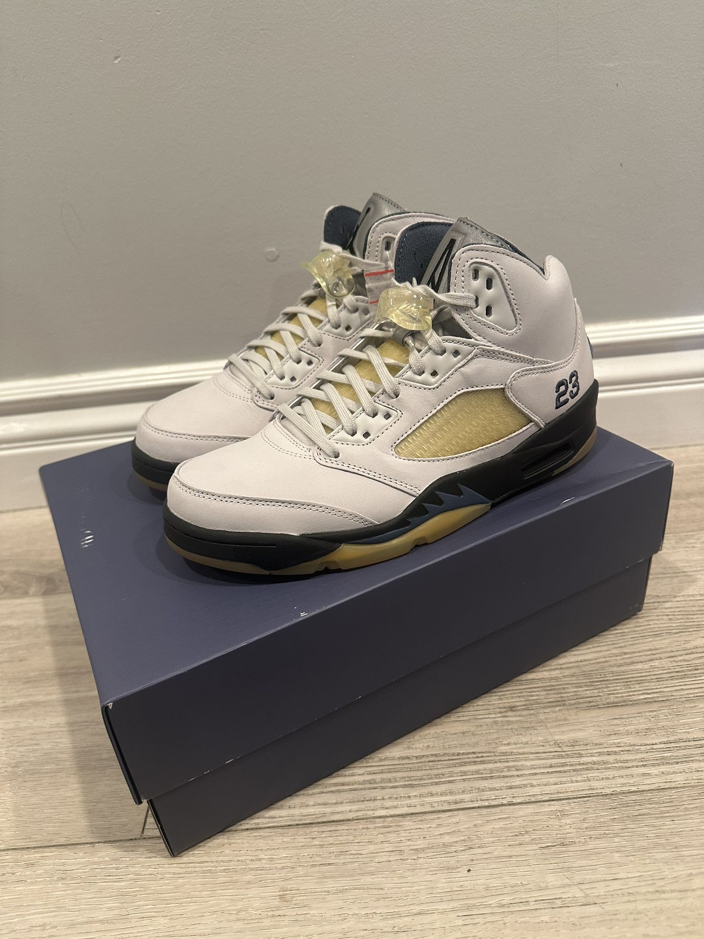 Size 10.5 - A Ma Maniére x Air Jordan 5 Retro Dawn W