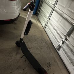 Ninebot Kickscooter by Segway ES4