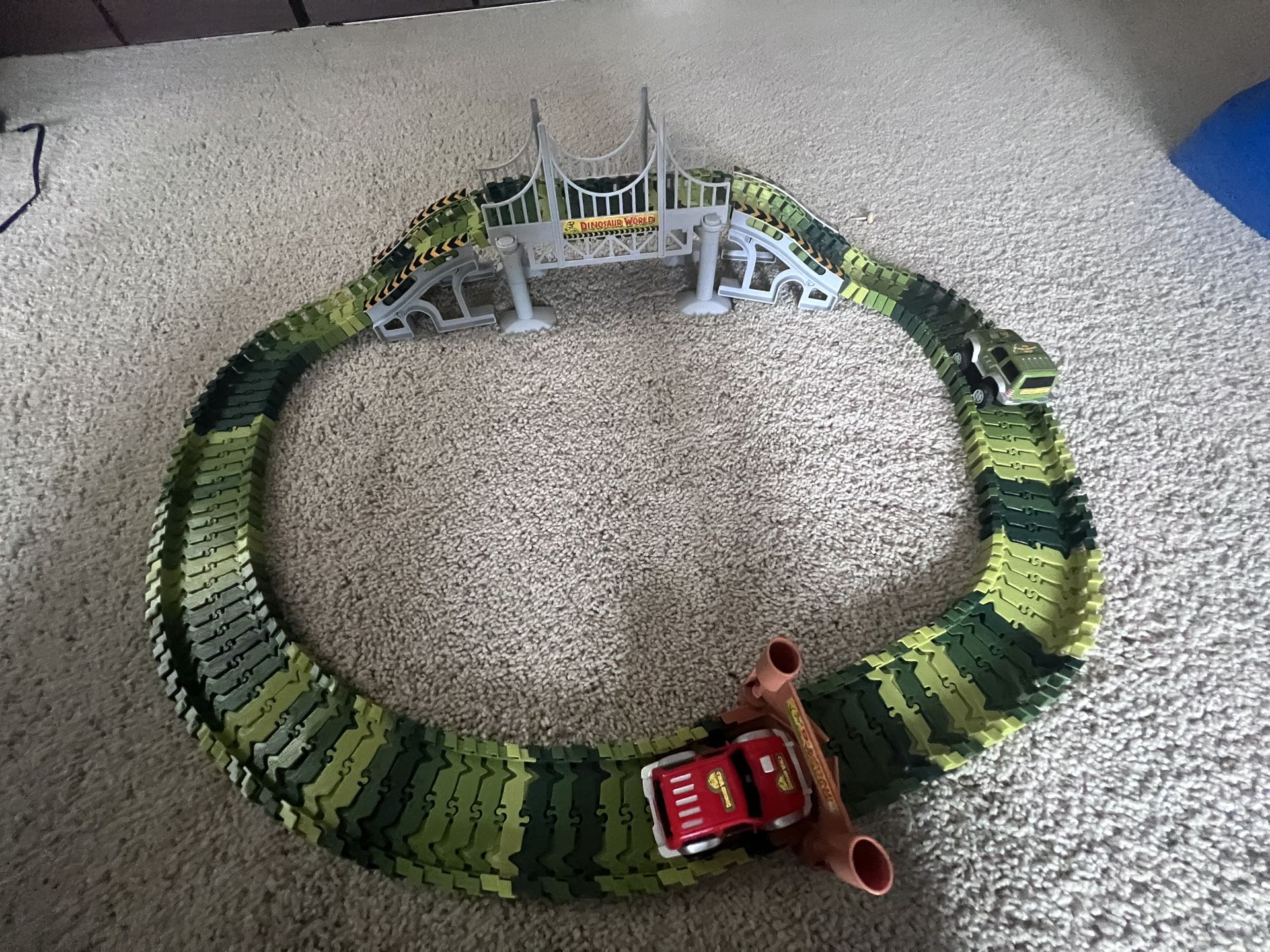 Dinosaur World Track Set With Extra Dinosaurs