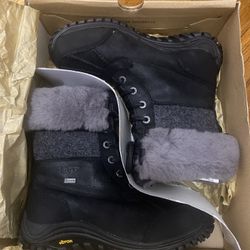 Ugg brand new size 6W