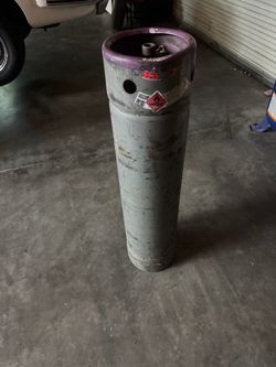 Tank of acetylene dissolved gas.