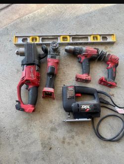 milwalkee tools and a level