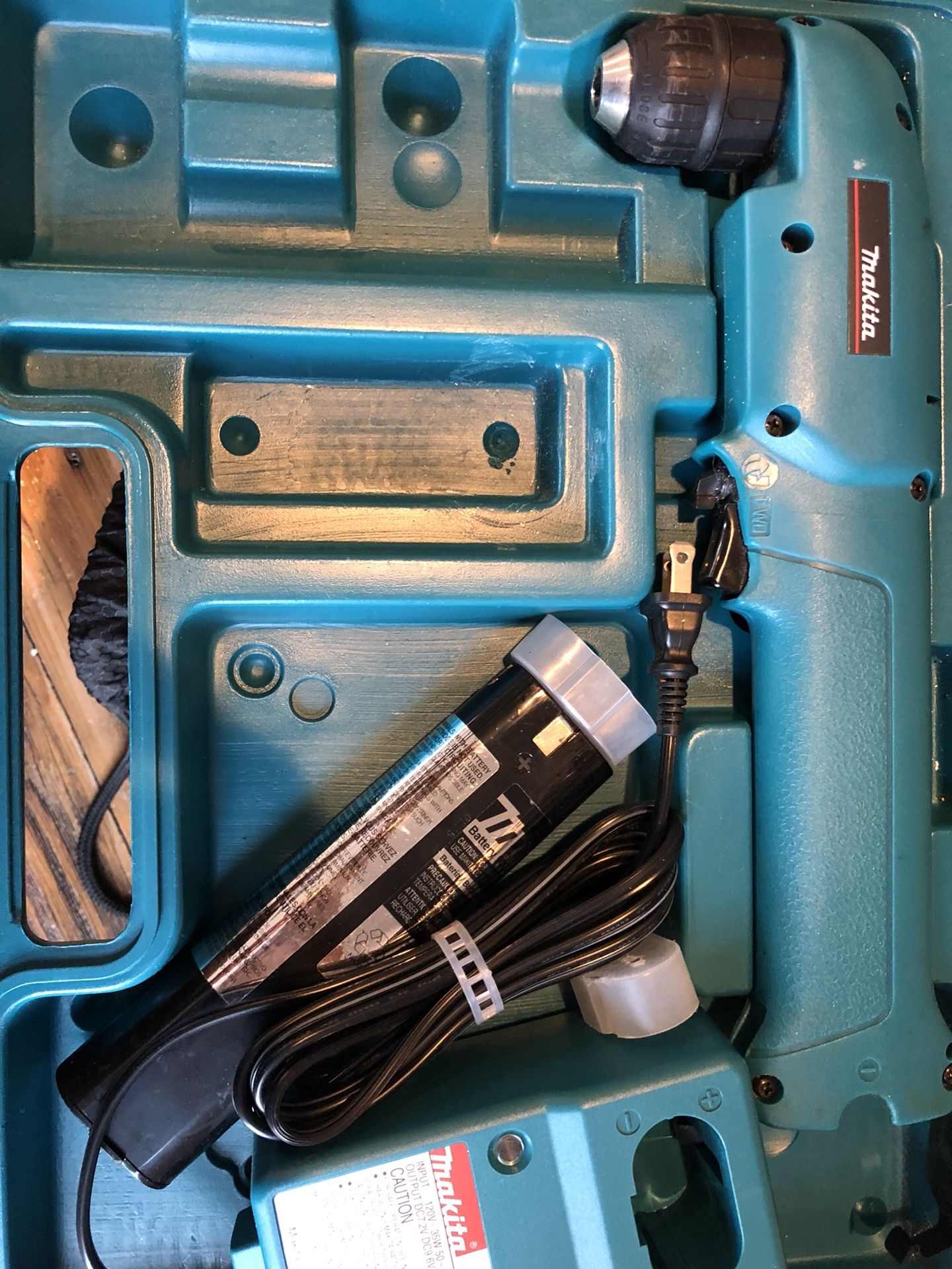 Makita angle drill with battery charger and case