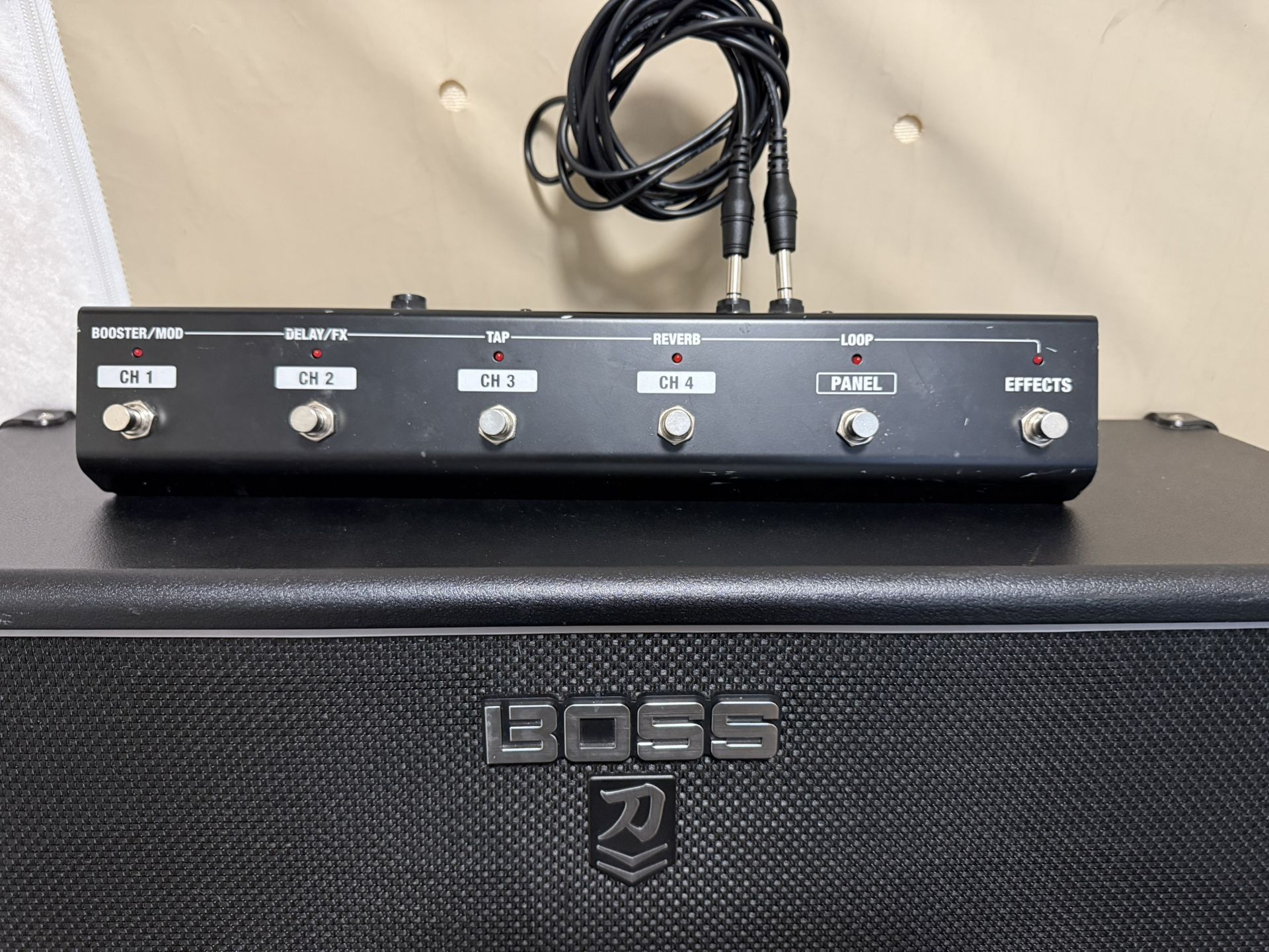 Amp & pedal guitar
