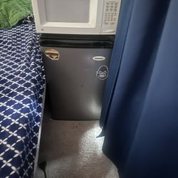 Mini Fridge And Microwave Only 70 Bucks For Both 