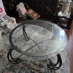 Round Cocktail Table With 2 Round End Tables