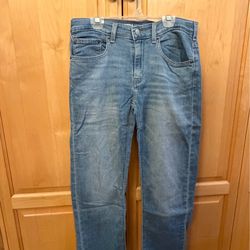 Levi’s - Denizen Athletic Fit Jeans