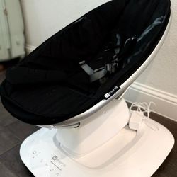 4moms MamaRoo Multi-Motion Baby Swing, Bluetooth Enabled with 5 Unique Motions, Black
