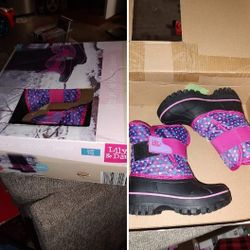 Snow Boots Size 7/8t New 