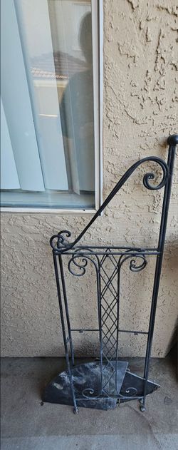 Folding metal planter