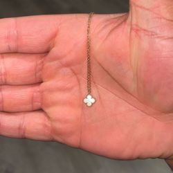 Van Cleef 18k Gold Women’s Necklace 