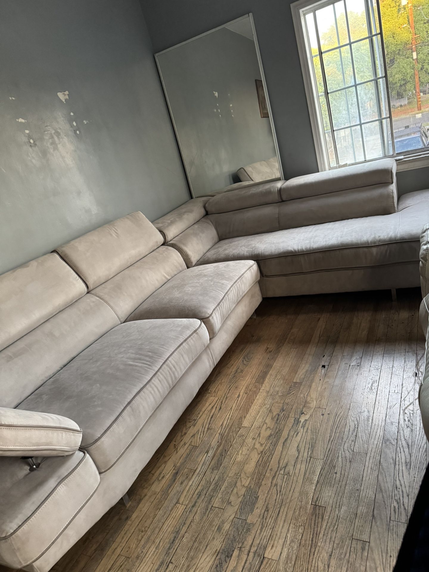 Sectional Sofa With Chaise