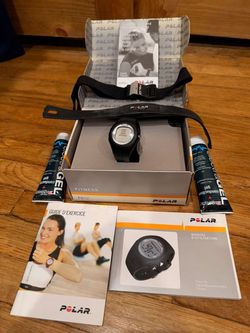 Polar F6 Heart Rate Monitor Fitness Watch Set (Black Coal) - Complete Box