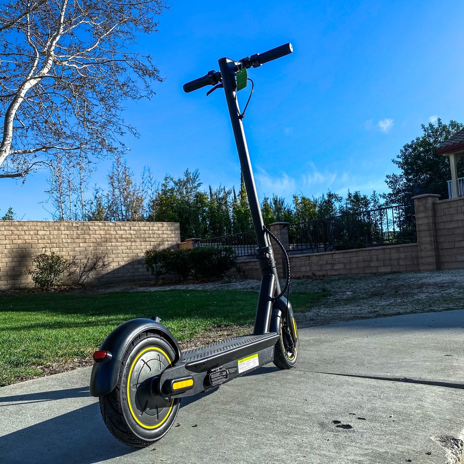 2022 Heavy Duty Pro Electric Scooter/18.6 mph and 39 miles distance/App Control/We Offer Warranty/Brand New In Box (WHOLE SALE PRICING)