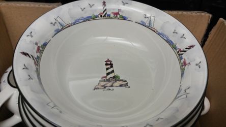 Lighthouse set of dishes