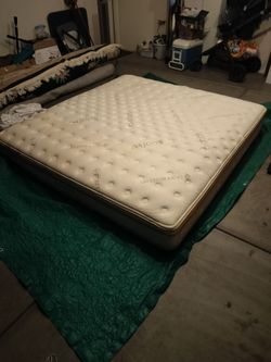 Saatva King Mattress