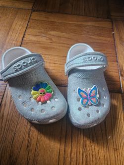 Toddler crocs size 8
