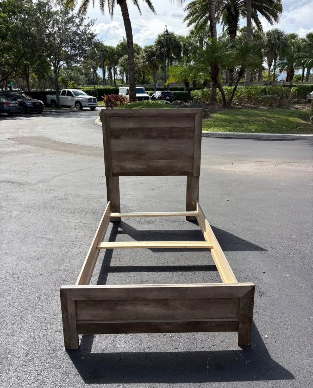 Beautiful Bed Frame Twin Size MDF Wood Brown Color In Excellent Condition