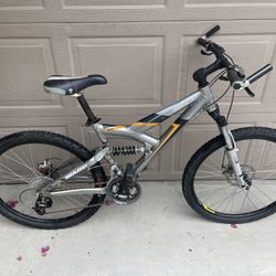 Giant DS1 Dual Suspension Mountain Bike 